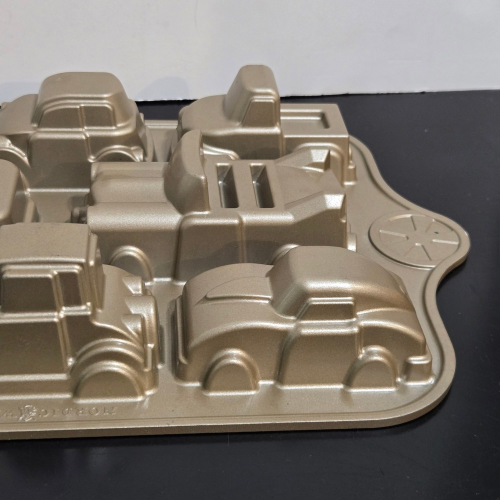 Nordic Ware Car Pan Gold Cast Aluminum sweet ride 8 Cavity Cake Mold 5 Cup USA - Picture 3 of 10